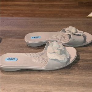 OkaB tan flower sandals